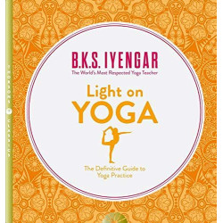 Light on Yoga : The Definitive Guide to Yoga Practice